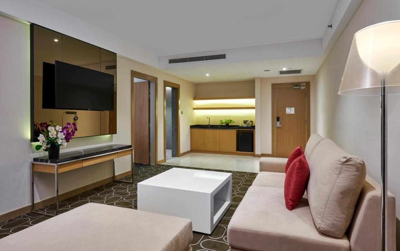 ホテル ウィンダム アクマー クラン エクステリア 写真 A suite at the hotel