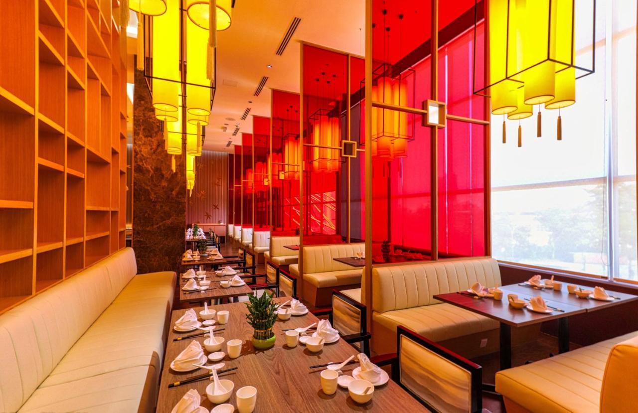 ホテル ウィンダム アクマー クラン エクステリア 写真 The interior of a restaurant in China